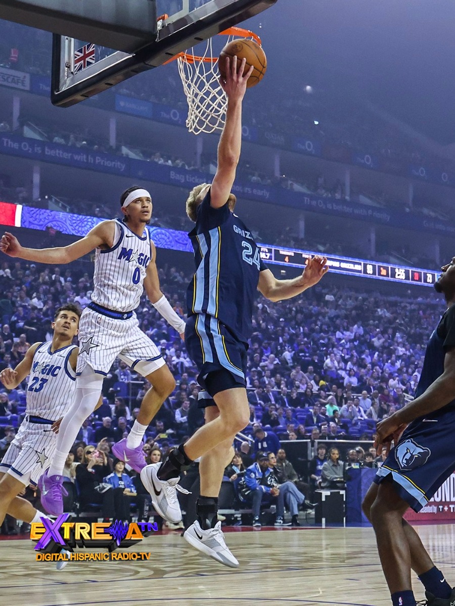 Dunk espectacular de Cam Spencer en jugada clave contra Orlando Magic durante NBA London International Game 2026