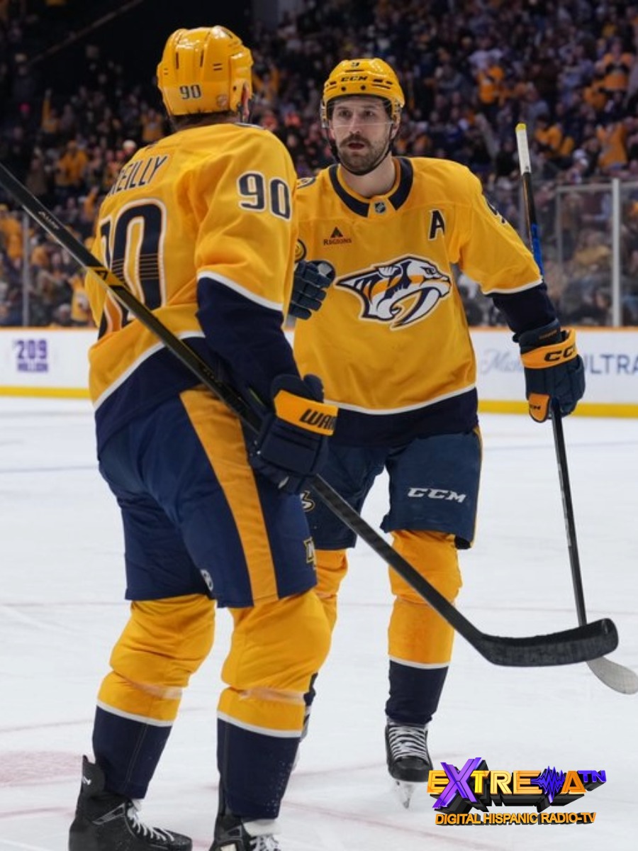 Ryan O'Reilly y compañero celebran gol de Nashville Predators en intento de remontada vs Sabres derrota 3-5 2026
