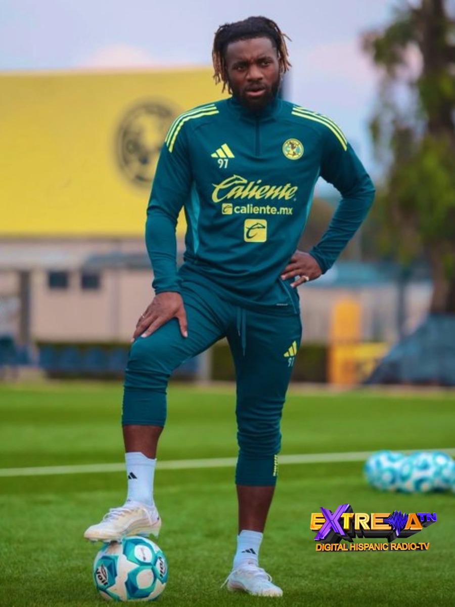 Allan Saint-Maximin (#91) durante un entrenamiento con el uniforme del Club América en Coapa.