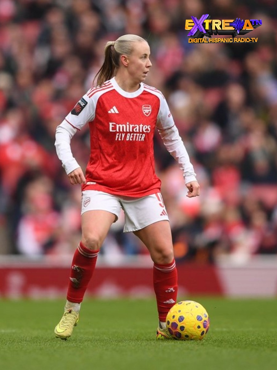 Beth Mead (#9) del Arsenal conduce el balón durante la final ante Corinthians.