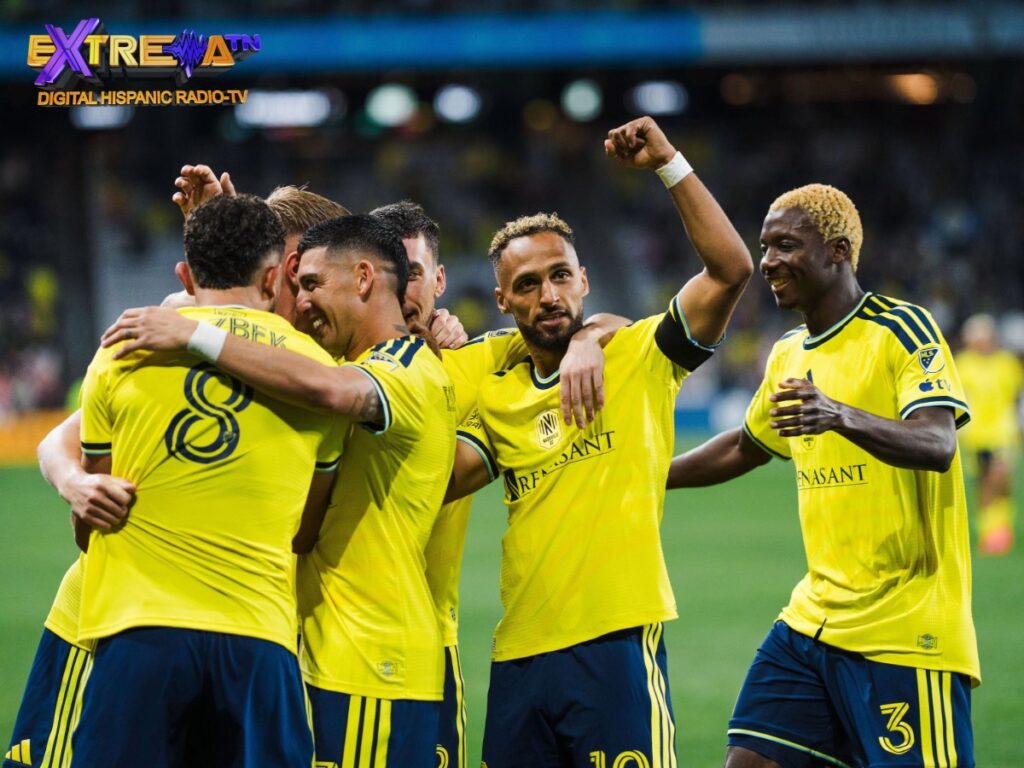 Jugadores de Nashville SC celebran uno de los goles de la victoria 3-1 ante Minnesota United en GEODIS Park en la MLS 2026