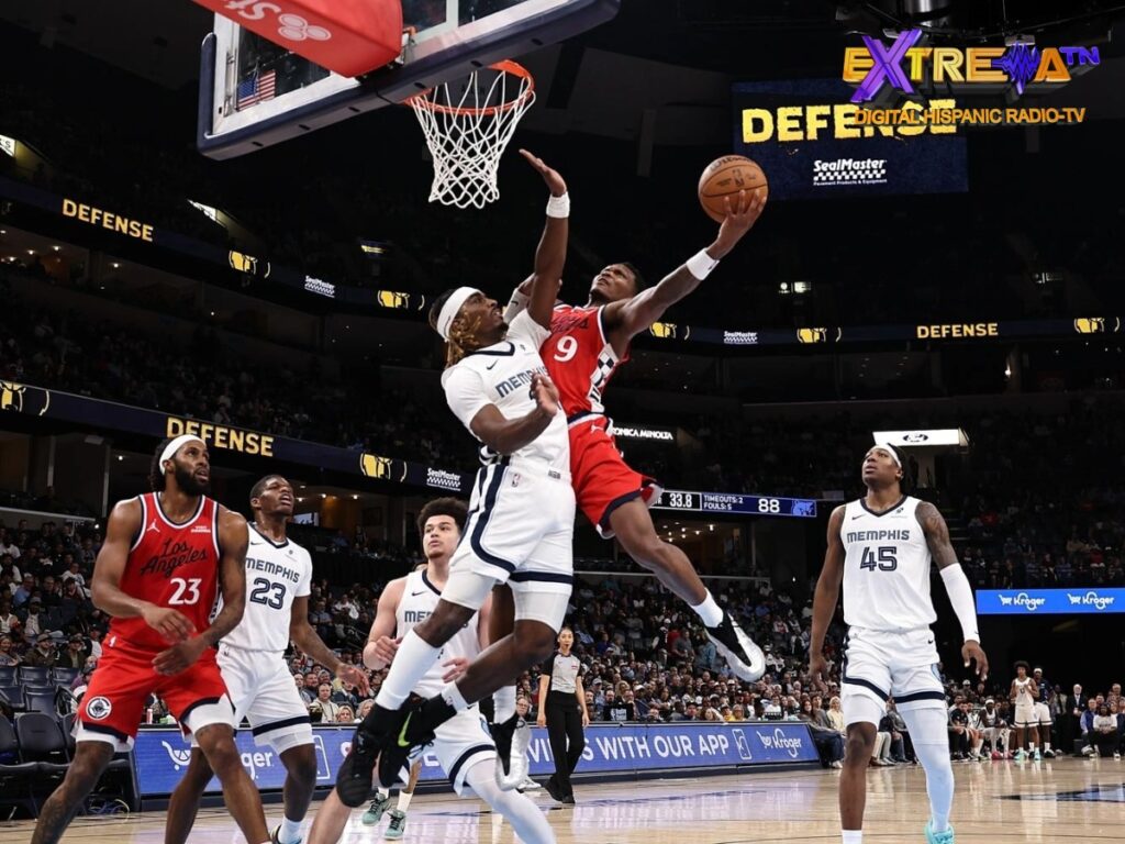 GG Jackson II de los Memphis Grizzlies intenta un tapón sobre un jugador de los Los Angeles Clippers en el FedExForum en la NBA 2026