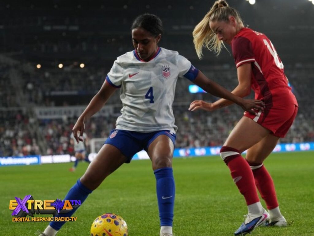 Naomi Girma de USA disputa el balón ante una jugadora de Canadá durante la victoria 1-0 en la Copa SheBelieves 2026