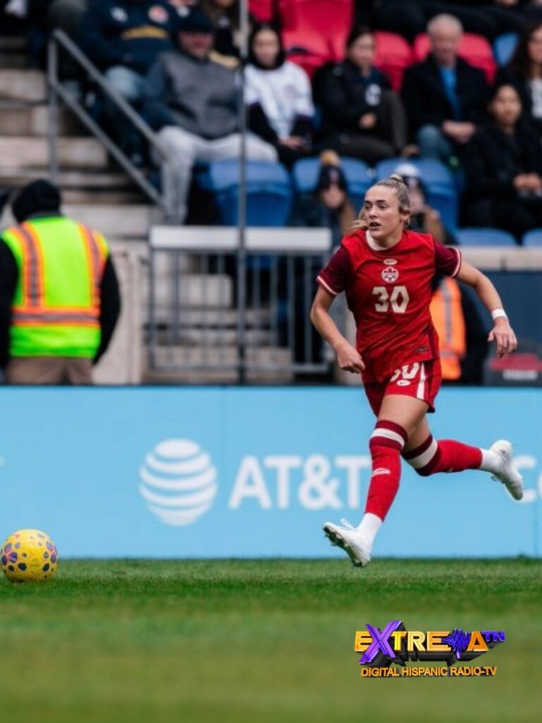 Jugadora de Canadá conduce el balón durante el partido ante Argentina en la Copa SheBelieves 2026 en Harrison New Jersey