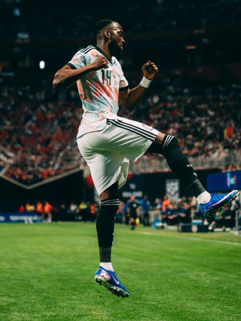Dodi Lukebakio en acción durante el amistoso ante el USMNT Copa del Mundo en el Mercedes-Benz Stadium