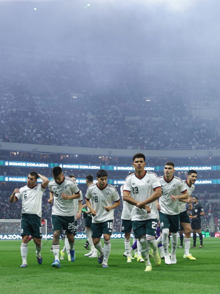 La Selección Mexicana Copa del Mundo sale al campo del Estadio Azteca ante Portugal con las gradas llenas