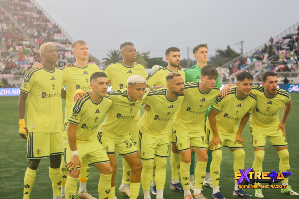 El once inicial de Nashville SC posa en el Chase Stadium antes del partido ante Inter Miami en la Concacaf Champions Cup 2026