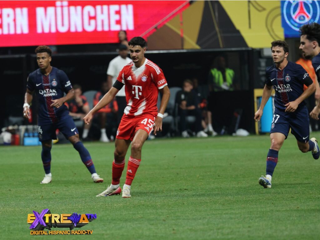 Jamal Musiala y Désiré Doué en el duelo PSG vs Bayern Múnich por el Mundial de Clubes 2025