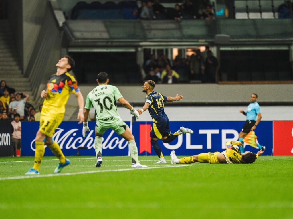 Hany Mukhtar de Nashville SC celebra el gol definitivo ante Rodolfo Cota del Club América en el Estadio Banorte durante la Concacaf Champions Cup 2026