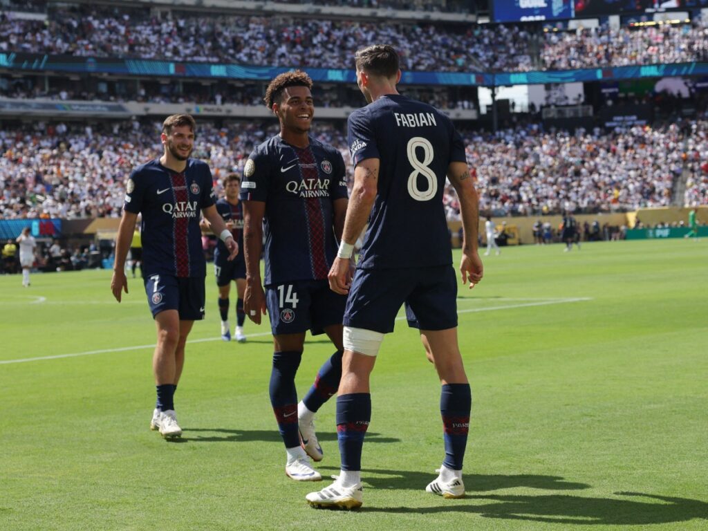 Jugadores del PSG celebrando tras golear al Real Madrid en la semifinal del Mundial de Clubes 2025