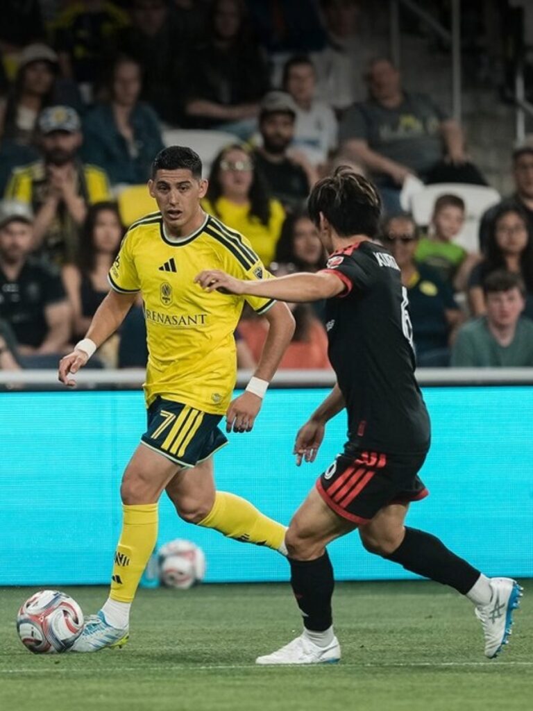 Duelo fuerte entre jugador de Nashville SC y rival