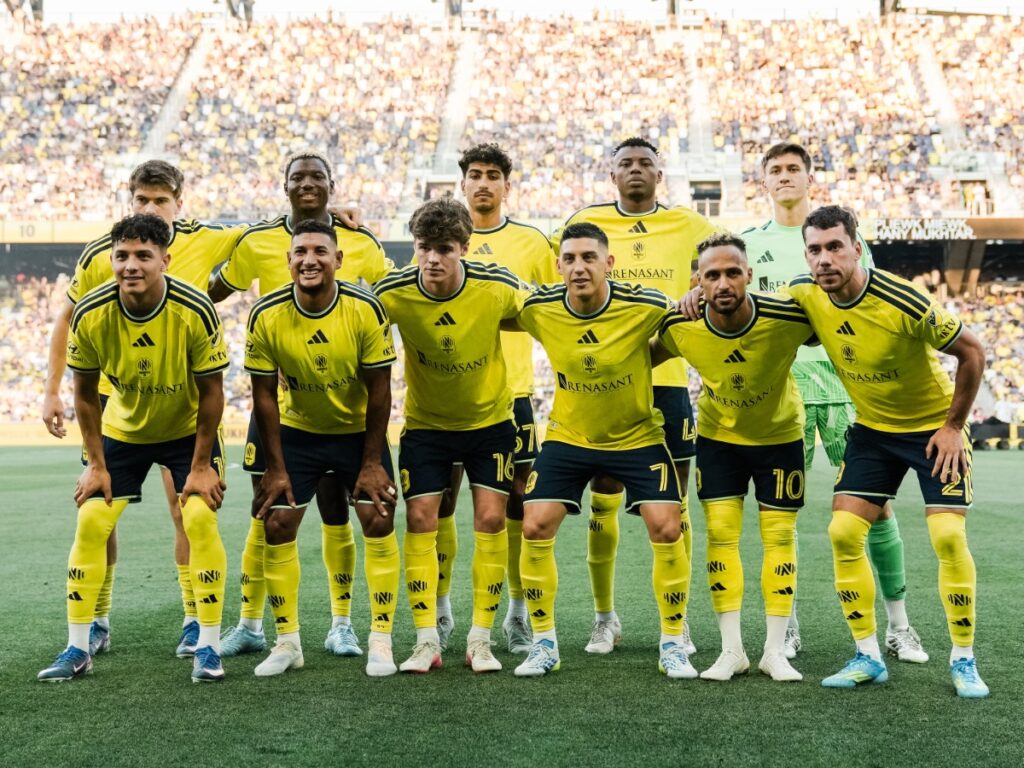 Plantel titular de Nashville SC posando en el GEODIS Park