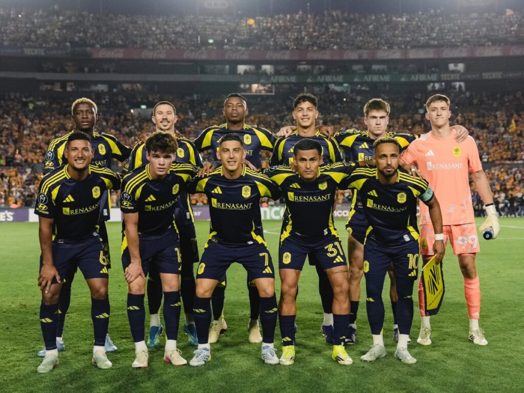 Plantilla titular de Nashville SC posando antes del partido ante Tigres