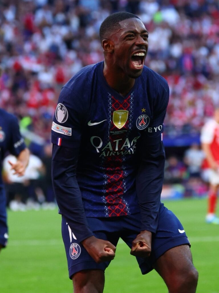 ALT: Ousmane Dembélé celebrando el título del PSG en la Champions League