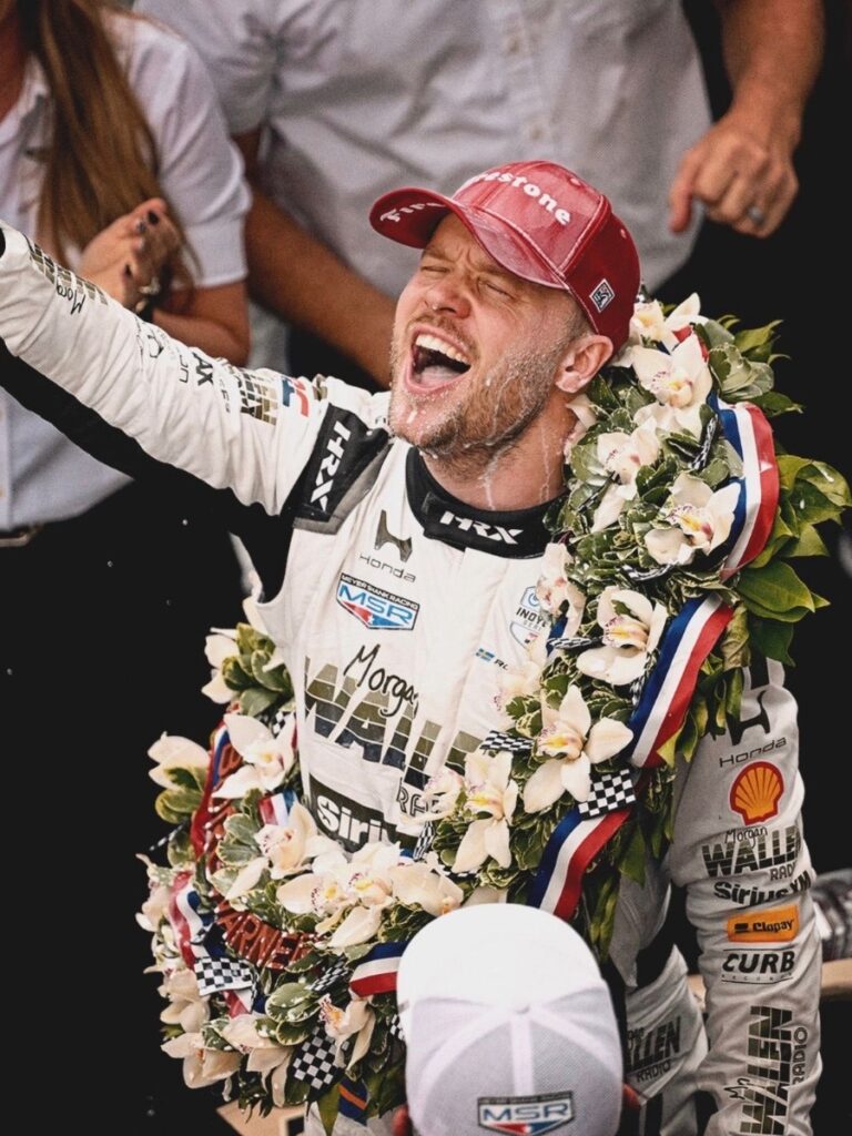 Felix Rosenqvist celebrando la victoria en las 500 Millas de Indianápolis