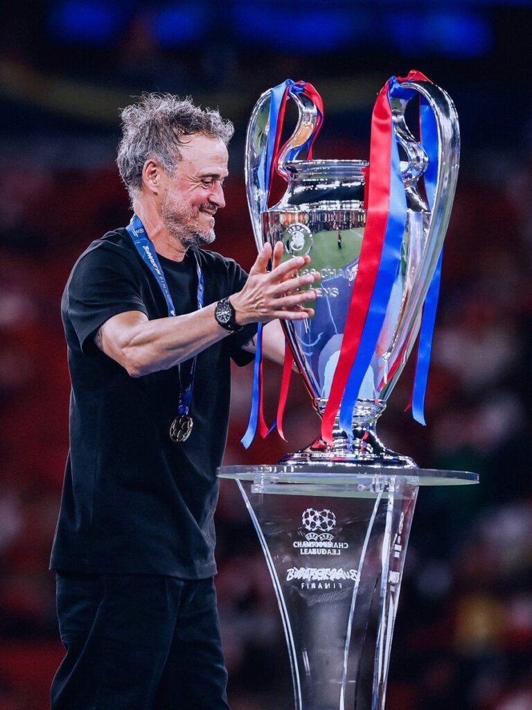 Luis Enrique con el trofeo de la UEFA Champions League 2026