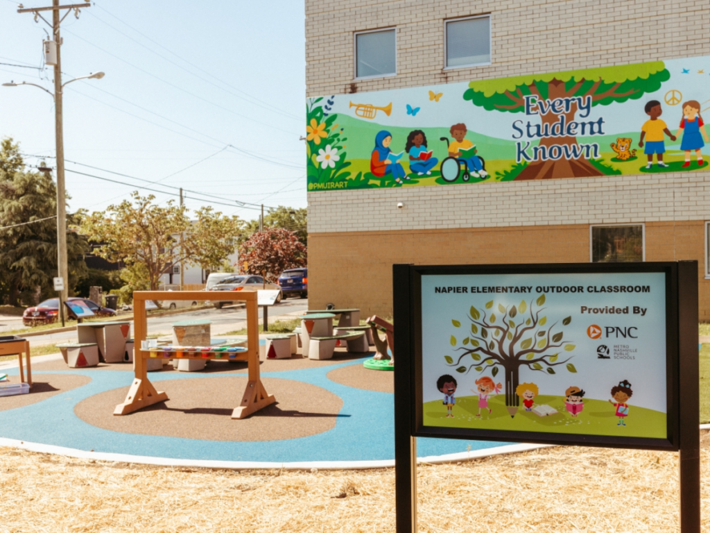Vista del nuevo Storybook Trail y salón educativo al aire libre inaugurado en Napier Elementary School.