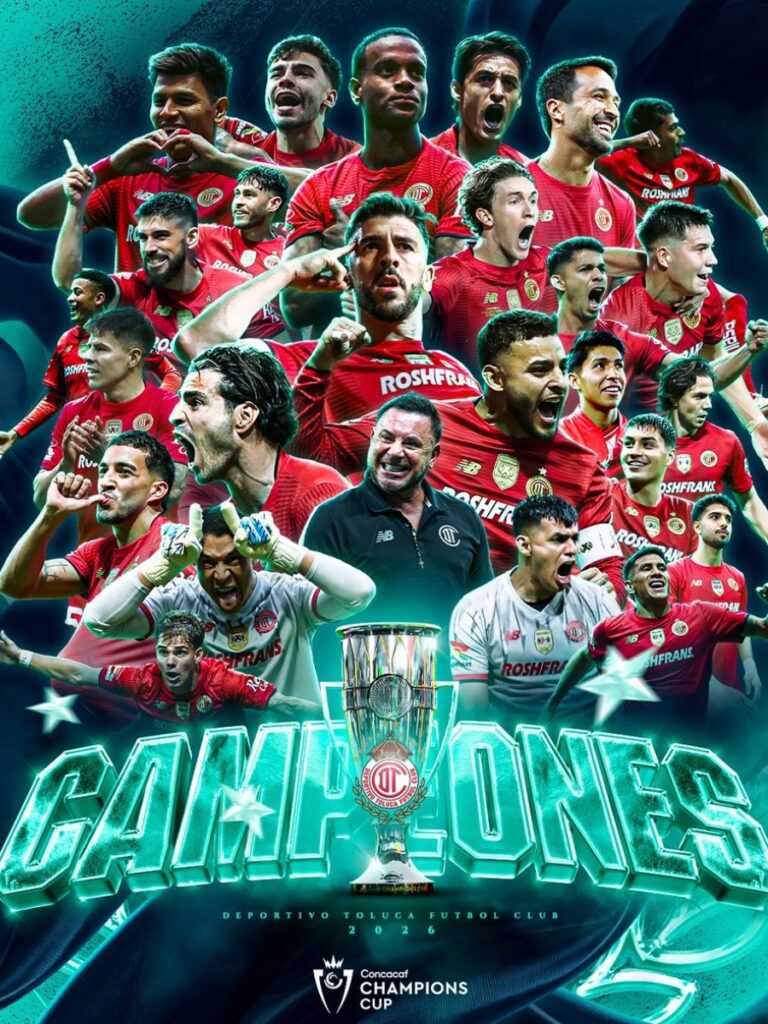Plantel completo de Toluca celebrando el título de la Concacaf Champions Cup