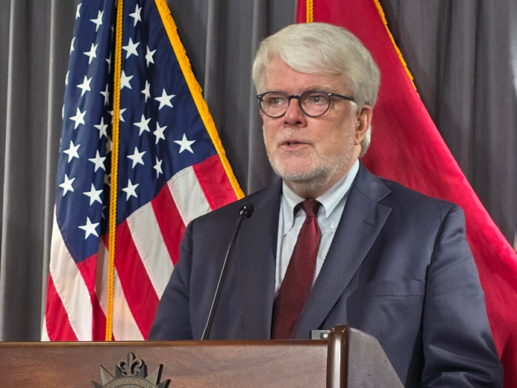 Wally Dietz habla sobre ICE y la ley 287(g) durante conferencia en Nashville.