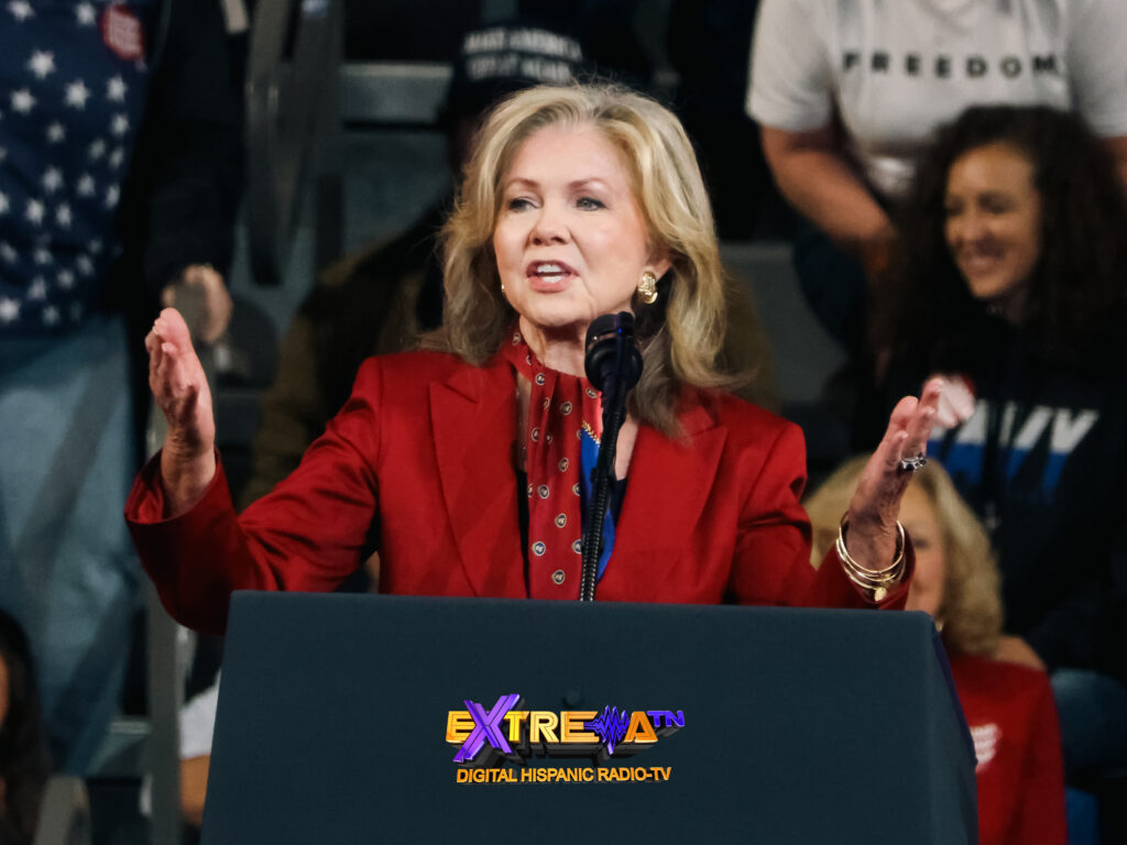 Marsha Blackburn presenta sus propuestas para Tennessee durante su discurso en Clarksville.