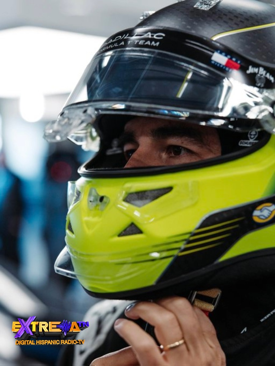 Sergio Checo Pérez con casco oficial Cadillac F1 Team durante pruebas en Silverstone 2026