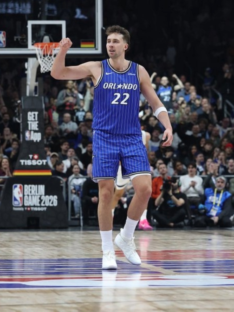Franz Wagner celebra la victoria de Orlando Magic sobre Memphis Grizzlies en el primer juego NBA en Berlín 2026