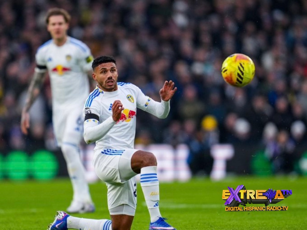 James Justin jugador de Leeds United en acción decisiva durante victoria 1-0 ante Fulham