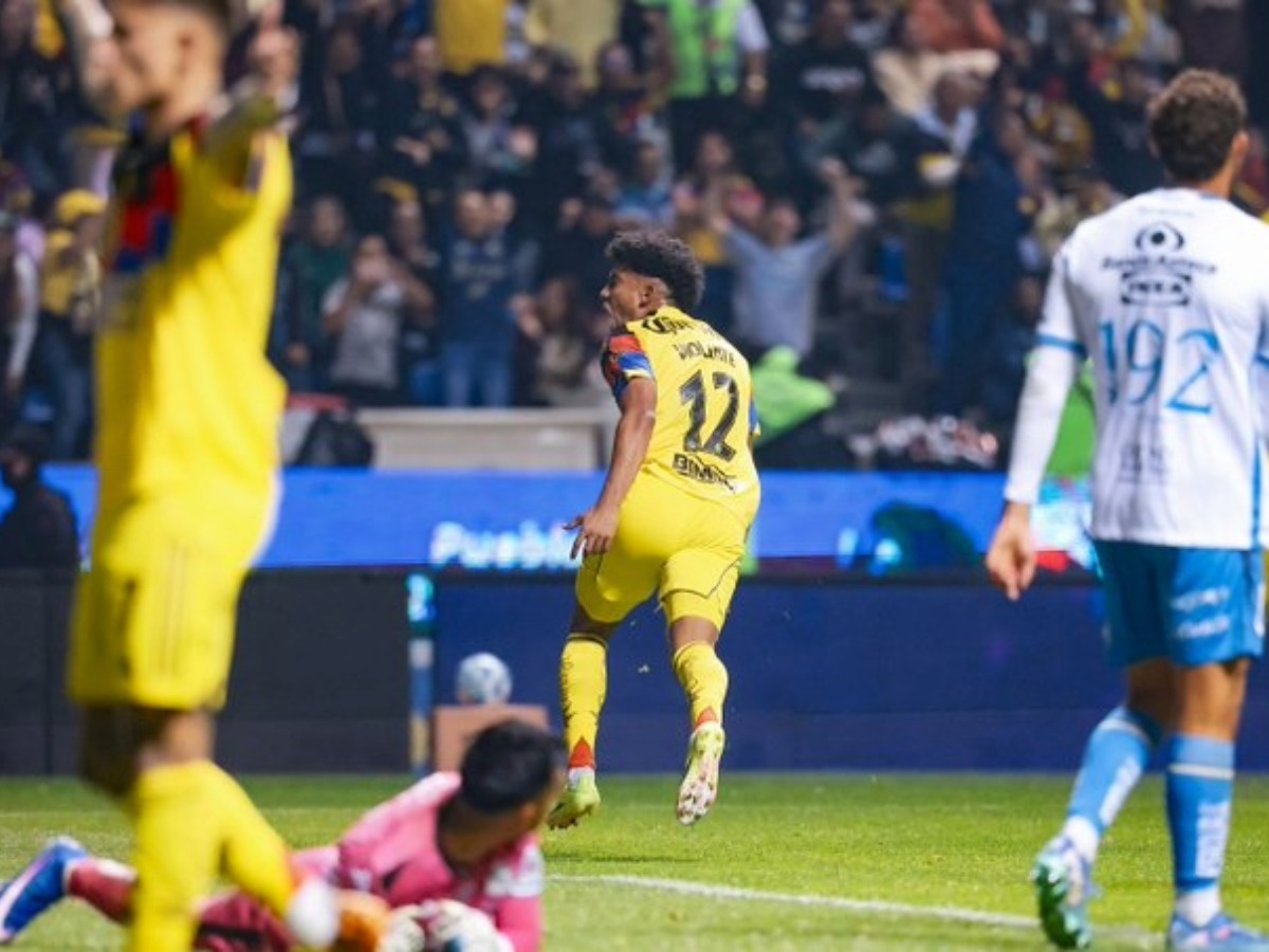 Isaías Violante celebra el segundo gol de la goleada del América en el Cuauhtémoc ante el Puebla en la Jornada 7 del Clausura 2026 de la Liga MX