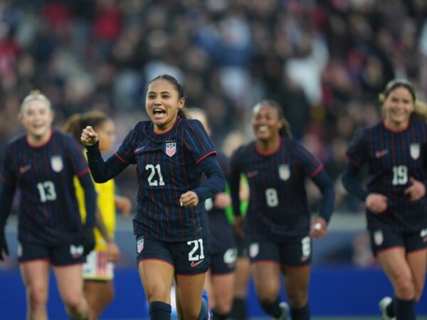 Alyssa Thompson USA SheBelieves 2026 celebra con el puño cerrado el gol al 82' que venció 1-0 a Colombia y coronó campeonas a las americanas