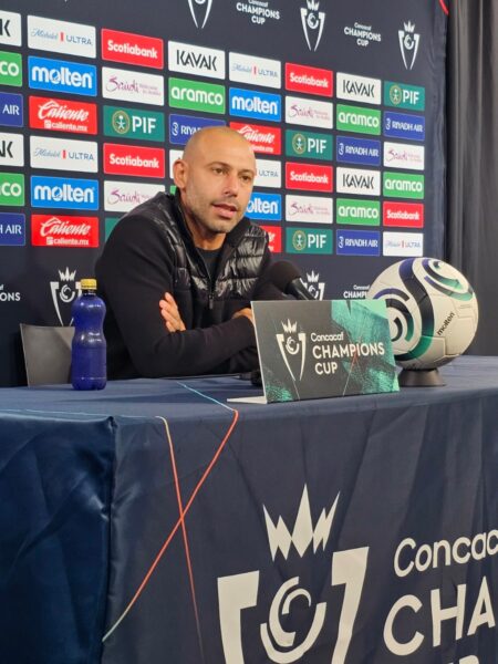 Javier Mascherano en conferencia de prensa de la Concacaf Champions Cup como técnico del Inter Miami antes de anunciar su renuncia