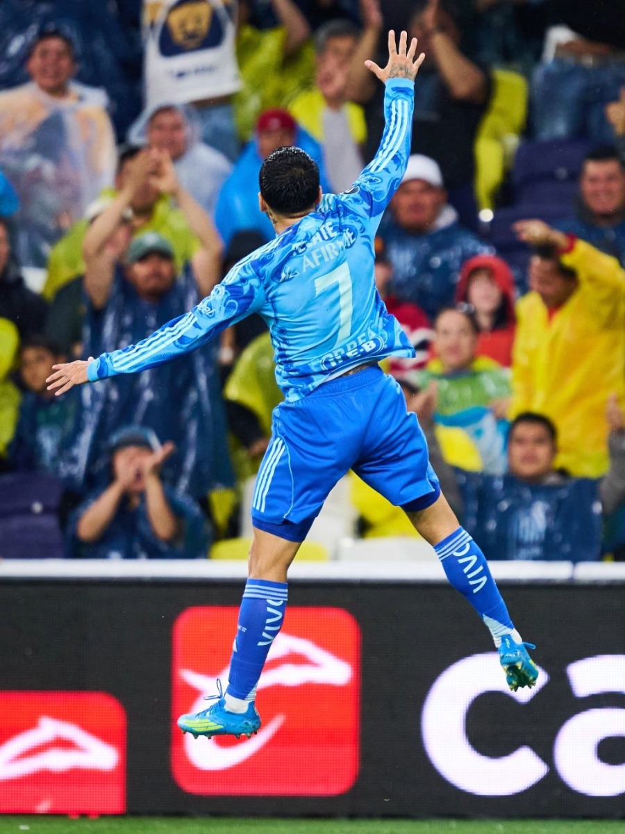 Ángel Correa celebrando su gol ante la afición de Nashville en la Semifinal de Concacaf