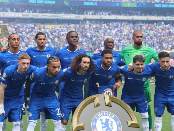 Plantilla completa del Chelsea posando en el 11 inicial del Mundial de Clubes 2025