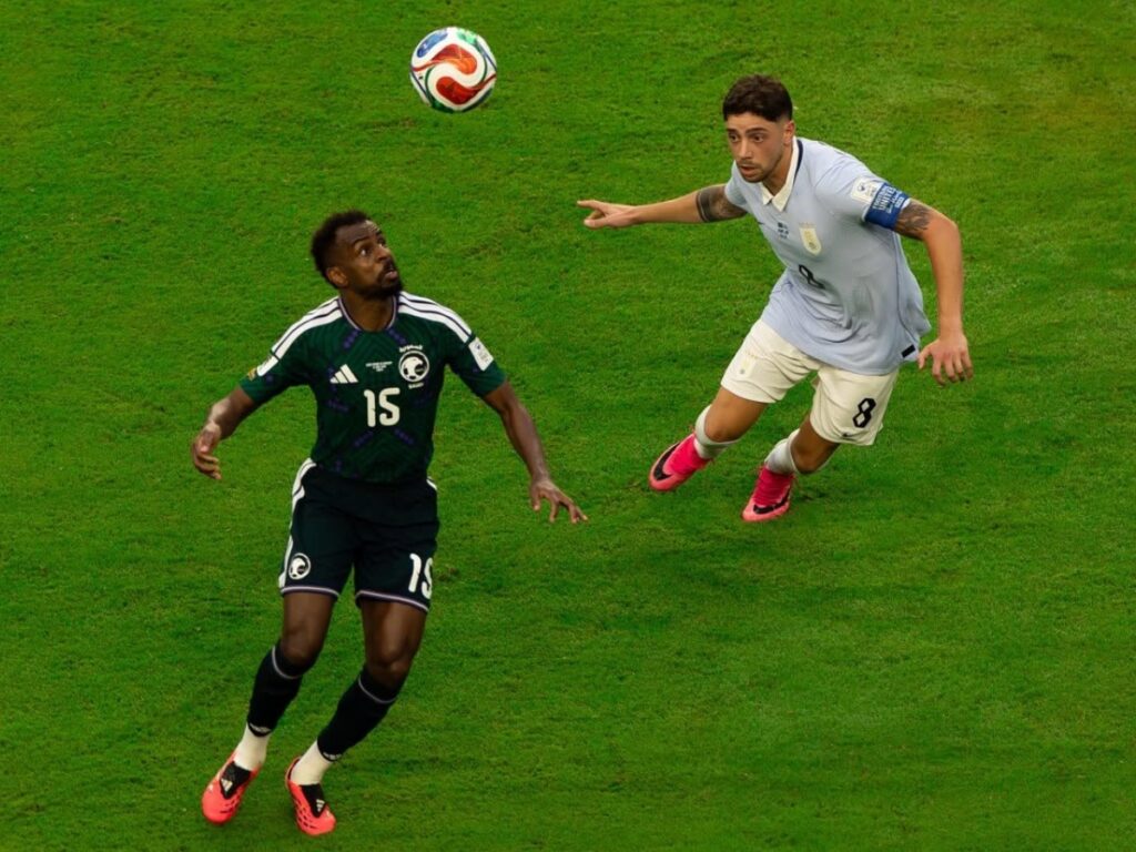Federico Valverde en duelo aéreo ante Arabia Saudita en el Mundial 2026