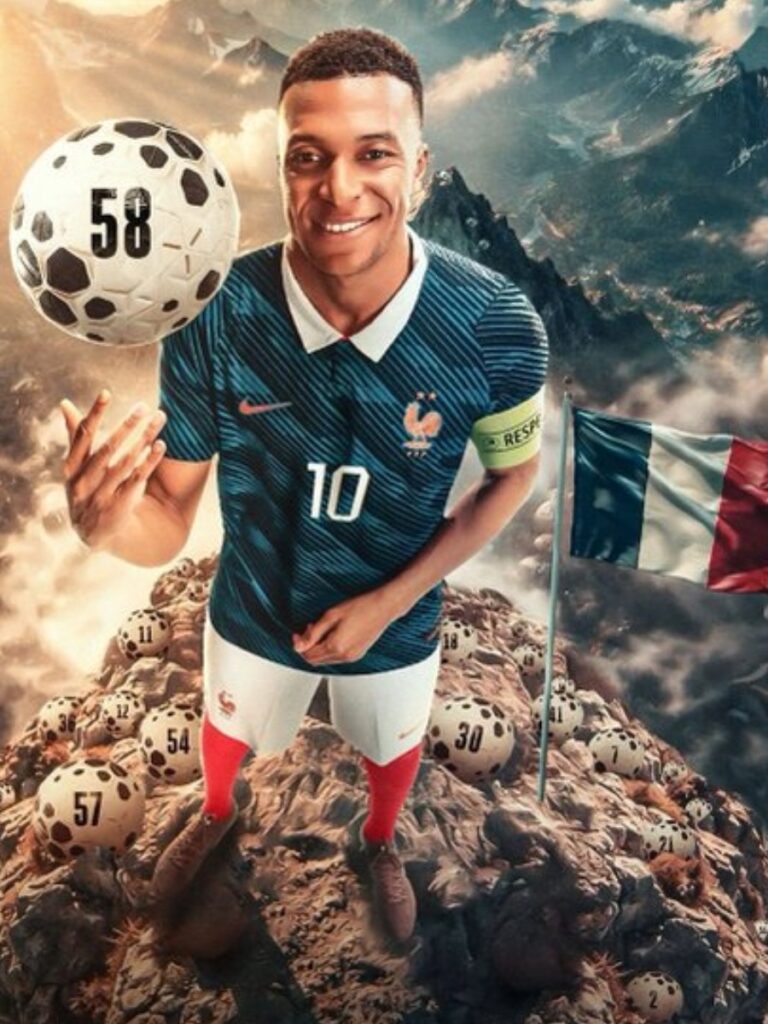 Kylian Mbappé sonriendo con el uniforme de Francia y el brazalete de capitán, rodeado de balones que simbolizan sus goles históricos en la cima del fútbol mundial.