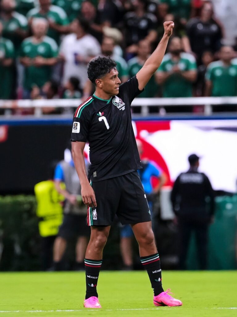 Luis Romo celebra con el puño en alto el gol de la Selección Nacional de México ante Corea del Sur en el Mundial 2026