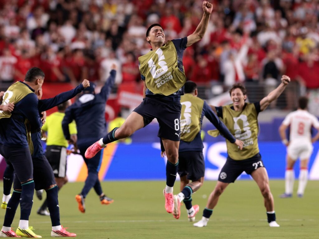 Matías Galarza salta eufórico para festejar el gol del triunfo que revivió a el conjunto guaraní en el Mundial 2026