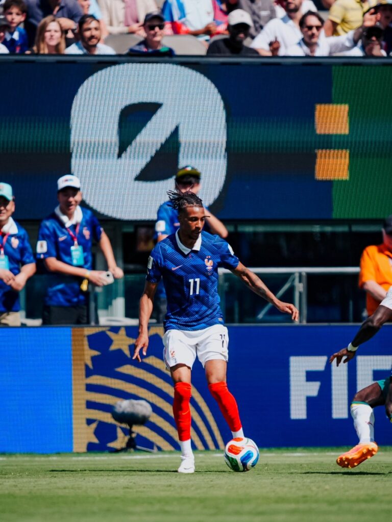 Michael Olise en acción durante Francia vs Senegal en el Mundial 2026