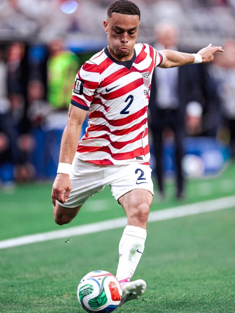 Sergiño Dest en acción con la Selección de Estados Unidos en el Mundial 2026