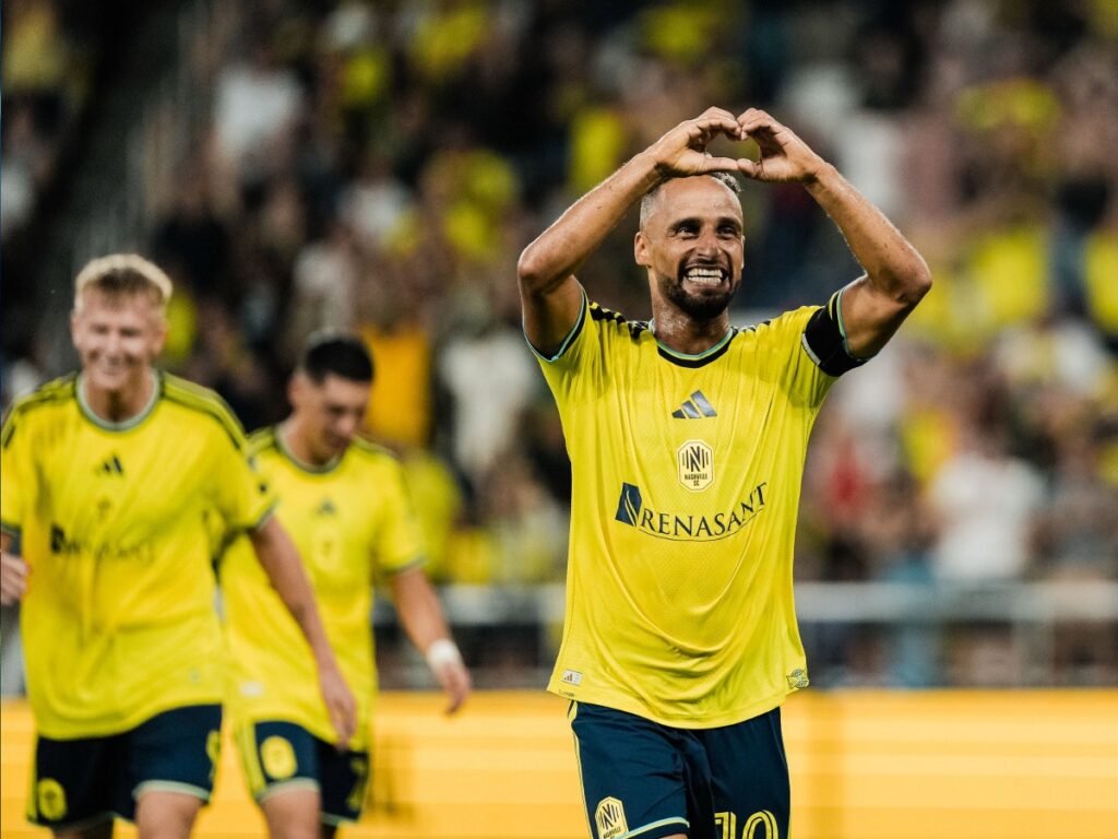 Hany Mukhtar forma un corazón con las manos celebrando la sentencia en la goleada de Nashville SC