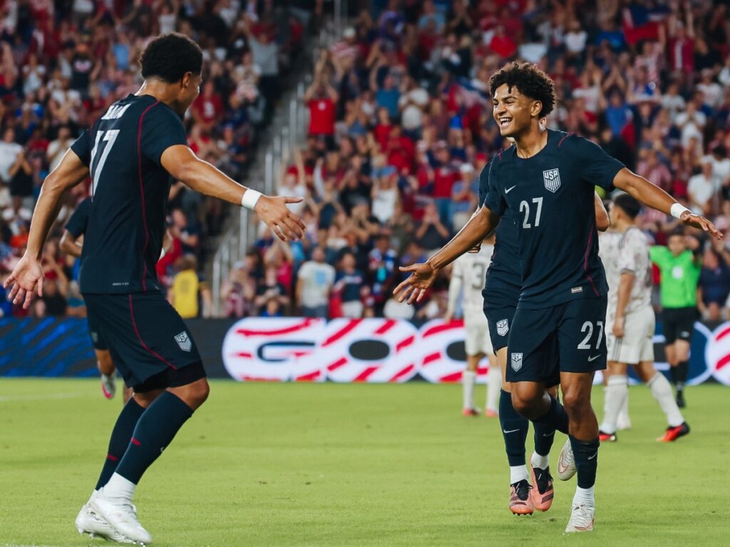Mathis Albert sonríe en el festejo de su gol histórico durante la remontada de Estados Unidos