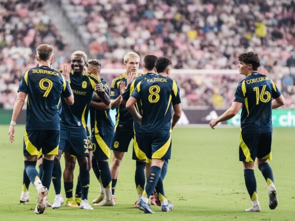 Plantel celebra con euforia en la cancha tras sellar el agónico empate de Nashville SC ante Inter Miami