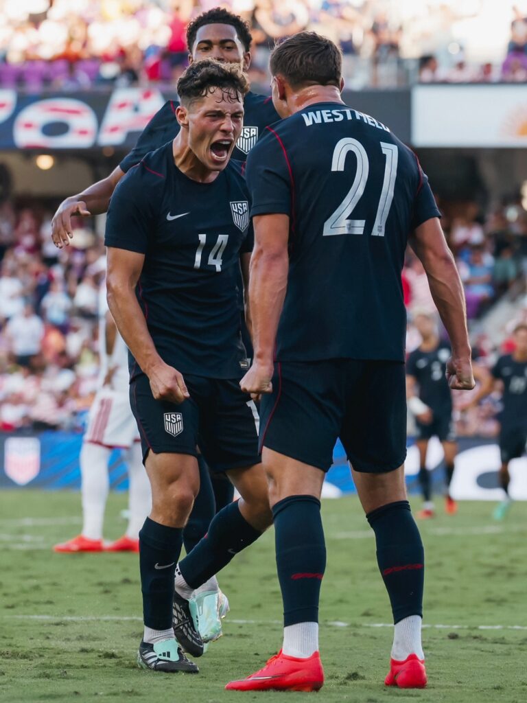 Sebastian Berhalter y Frankie Westfield celebran con euforia en la contundente goleada de Estados Unidos ante Perú