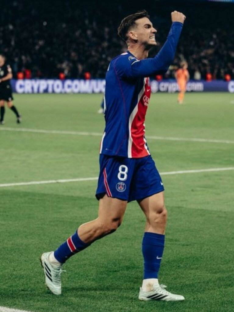 Fabián Ruiz aprieta el puño tras sentenciar las acciones en el triunfo del Paris Saint-Germain ante Barcelona