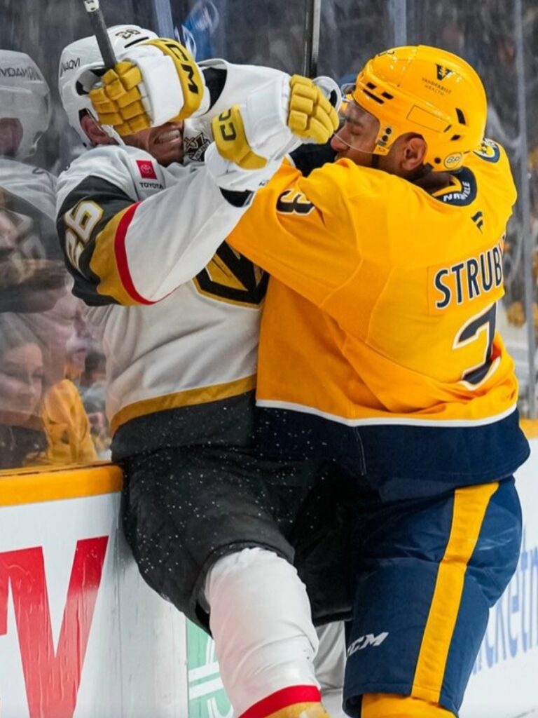 Jayden Struble impacta con fuerza a un atacante rival contra el acrílico en Nashville