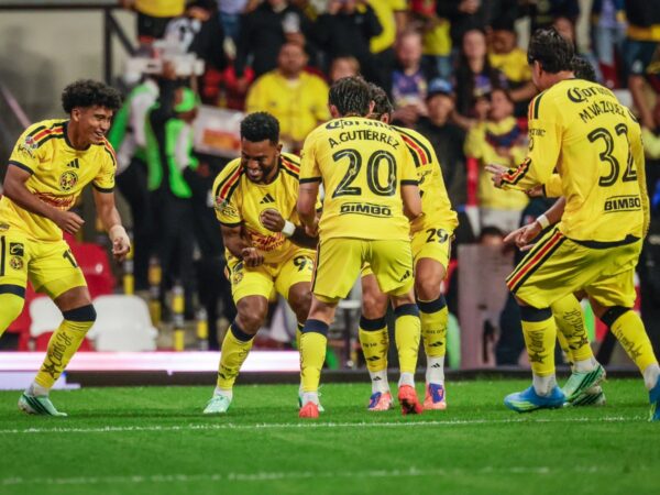 Miguel Borja celebra con sus compañeros en el trabajado empate del Club América ante Xolos
