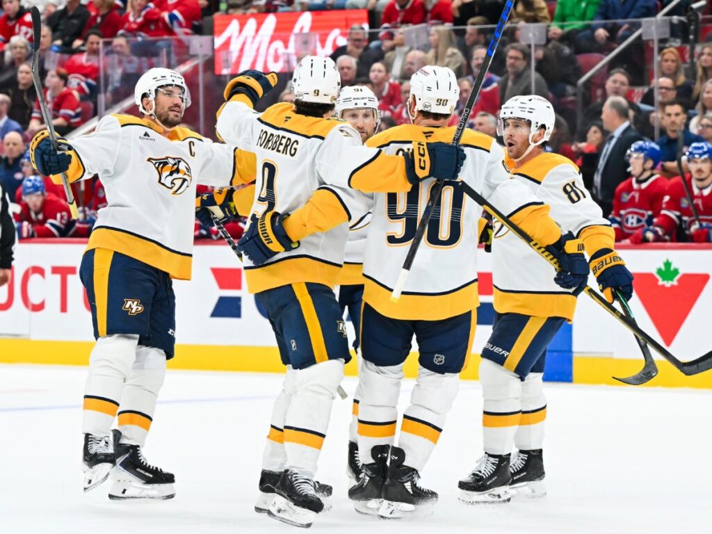 Roman Josi y Steven Stamkos se funden en un abrazo celebrando la remontada de Nashville Predators