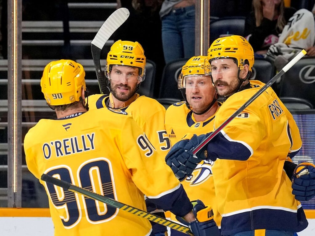 Roman Josi, Steven Stamkos, Filip Forsberg y Ryan O'Reilly festejan en la contundente goleada de Nashville Predators ante Avalanche