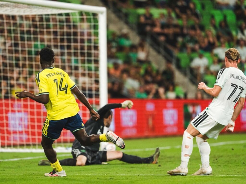 Shak Mohammed remata de pierna derecha para sentenciar la goleada de Nashville SC ante Austin FC