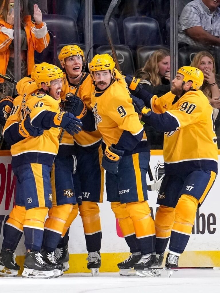 Steven Stamkos y compañeros festejan el gol agónico en la electrizante caída de Nashville Predators ante Sharks