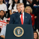 TRUMP HABLA DEL PETRÓLEO VENEZOLANO COMO BOTÍN DURANTE SU DISCURSO EN CLARKSVILLE